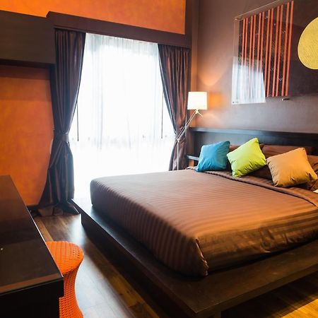 Third Rock Hostel Bangkok Dış mekan fotoğraf