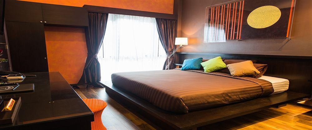 Third Rock Hostel Bangkok Dış mekan fotoğraf