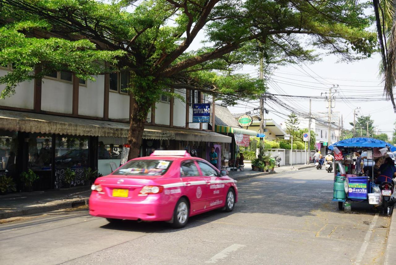 Third Rock Hostel Bangkok Dış mekan fotoğraf