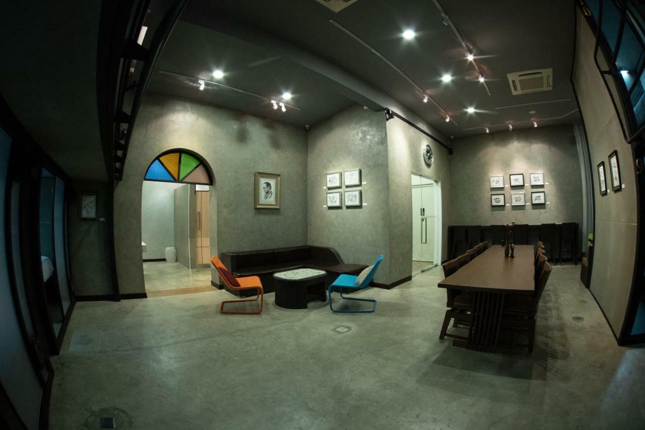 Third Rock Hostel Bangkok Dış mekan fotoğraf