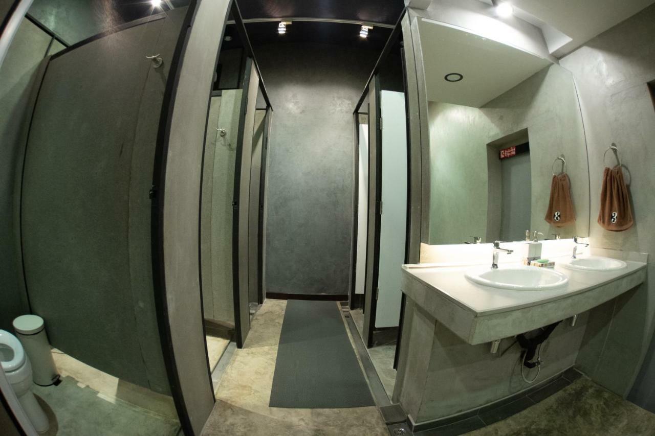 Third Rock Hostel Bangkok Dış mekan fotoğraf