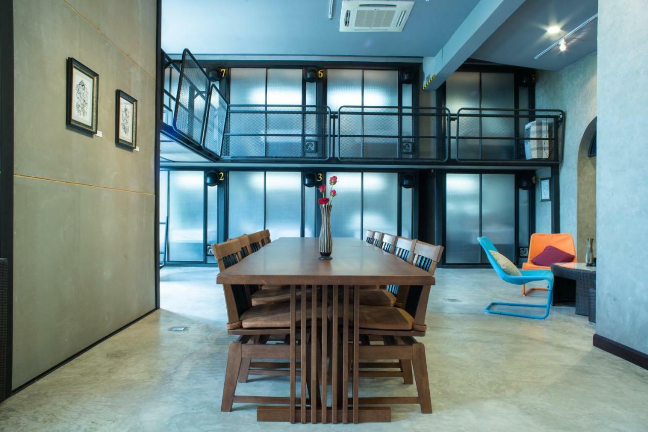 Third Rock Hostel Bangkok Dış mekan fotoğraf