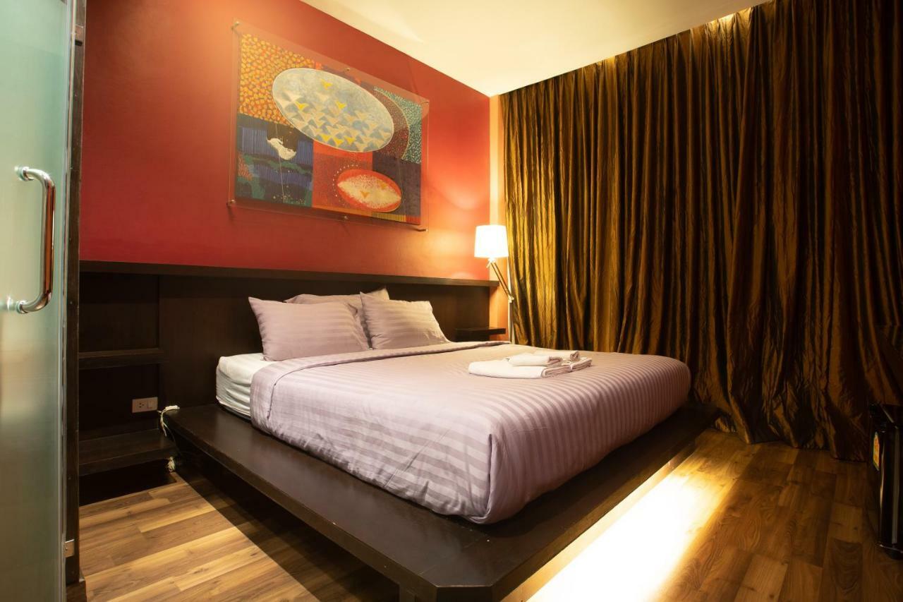 Third Rock Hostel Bangkok Dış mekan fotoğraf