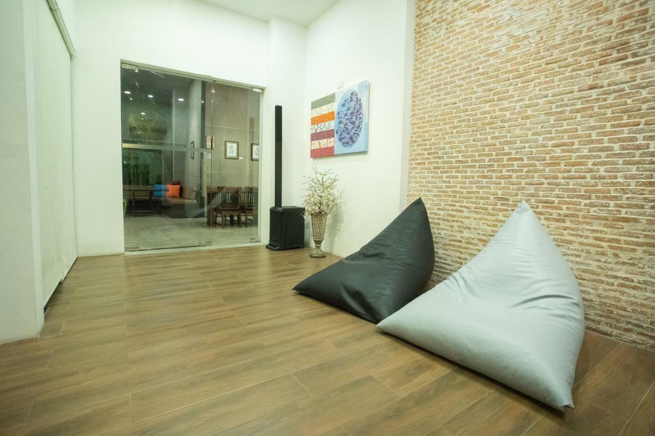 Third Rock Hostel Bangkok Dış mekan fotoğraf
