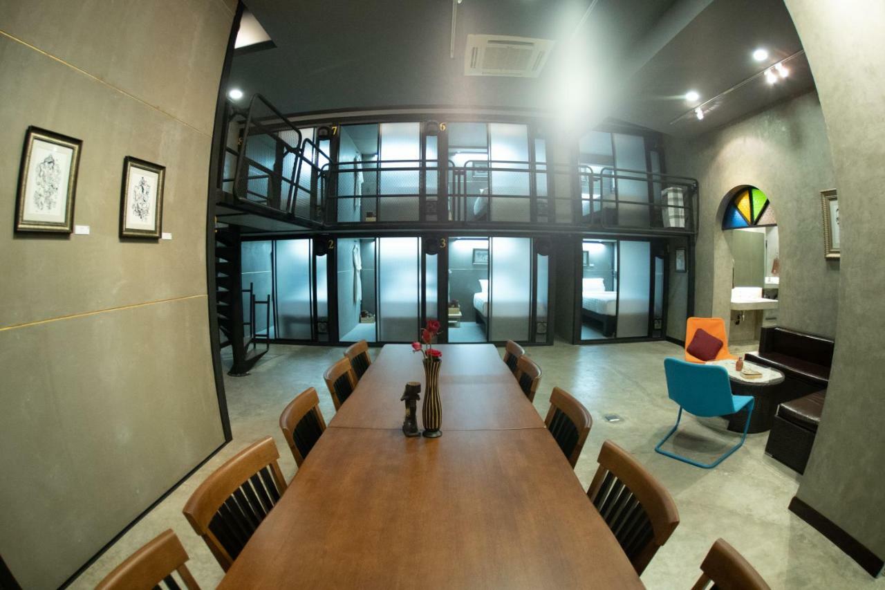 Third Rock Hostel Bangkok Dış mekan fotoğraf