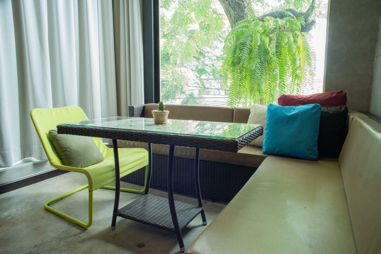 Third Rock Hostel Bangkok Dış mekan fotoğraf